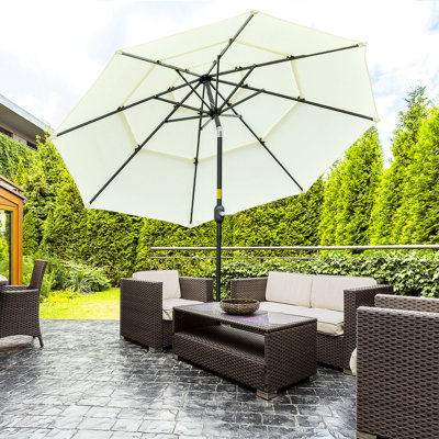 Parasol d'extérieur 9 pi 3 po, beige - Parasol de marché avec manivelle, inclinaison à bouton-poussoir pour terrasse, cour arrière, pelouse et patio beige, manivelle et inclinable. Fournit une pelouse ombragée. Housse élégante, évents stables