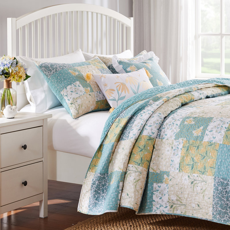 Evangeline Twin Reversible Cotton Quilt Set in Floral Patchwork
