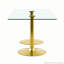 Un plateau de table en verre de 71 x 35,4 pouces et une table de salle à manger circulaire minimaliste moderne avec des pieds en métal doré électrolytique. Convient aux restaurants et aux salons.-129390107