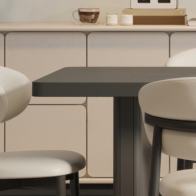 Table de salle à manger moderne et minimaliste noire