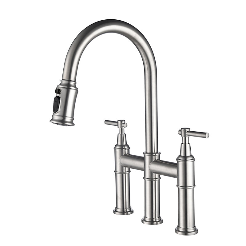 Robinet de cuisine de style pont en nickel brossé. Tirable avec commande à deux poignées. Buse rotative à 360 degrés pour une zone de nettoyage accrue. Fabrication en laiton. Dispositif d'écoulement d'eau silencieux.
