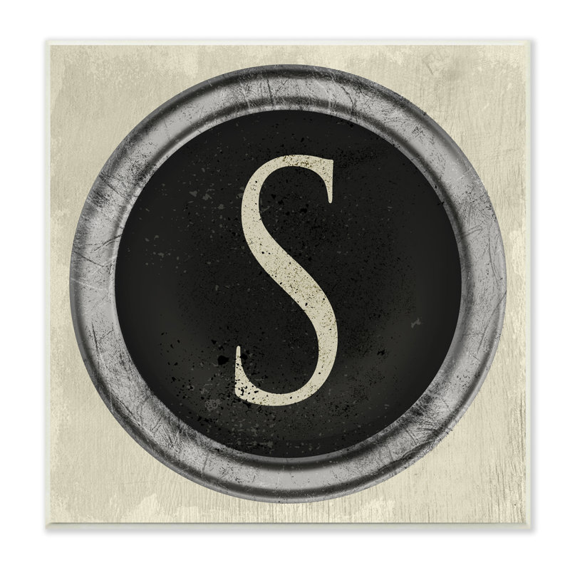 Lettre S, initiales, machine à écrire rétro, forme de clé, style rustique gris, estampe numérique encadrée, art texturé par Daphne Polselli
