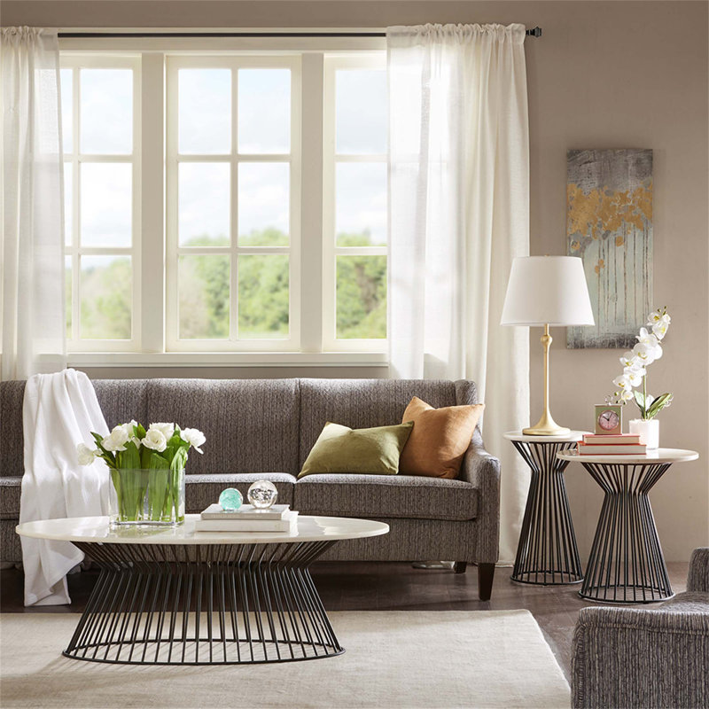 Élégante table d'appoint à plateau en marbre blanc avec cadre noir mat, parfaite pour les décors modernes et Mid-Century.