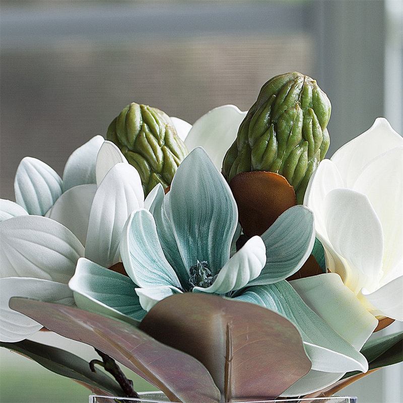 Arrangement floral de magnolia dans un vase, Crème / bleu