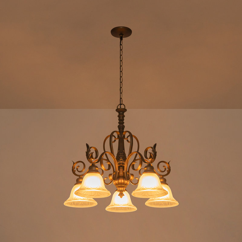Lustre en bronze traditionnel à 5 lumières de 26,81 po avec abat-jour en verre cloche givré - Conception rétro à volutes, hauteur réglable pour les plafonds inclinés, luminaire de salle à manger