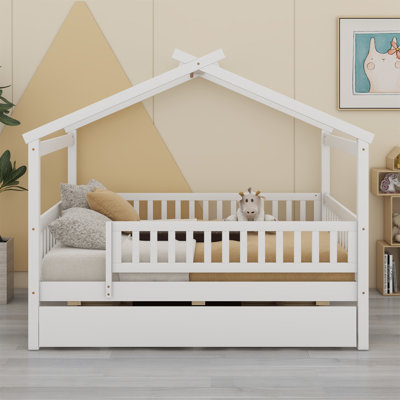 Lit en bois avec couchette