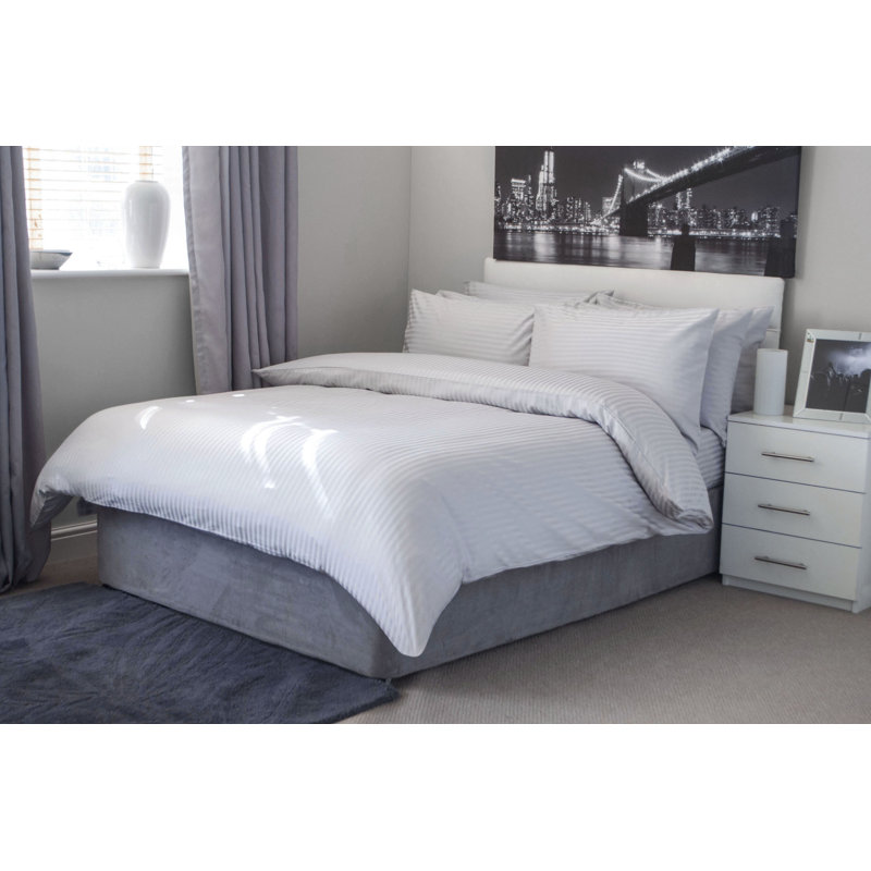 Plain Dye 540 TC Egyptian-Quality Cotton Sateen Fitted Sheet, Ivory, Double (4'6)