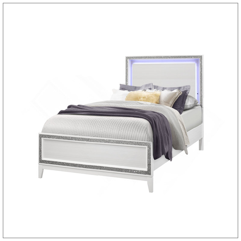 Élégant lit double blanc scintillant avec une fabrication durable et des accents élégants en cristal concassé, parfait pour les chambres modernes.
