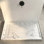 Base de douche rectangulaire l 60 po x P 32 po, acrylique aspect marbre avec texture antidérapante