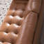 Canapé Mid-Century capitonné en similicuir avec des pieds en bois durable et une assise confortable, parfait pour les intérieurs modernes et classiques.-1706587931