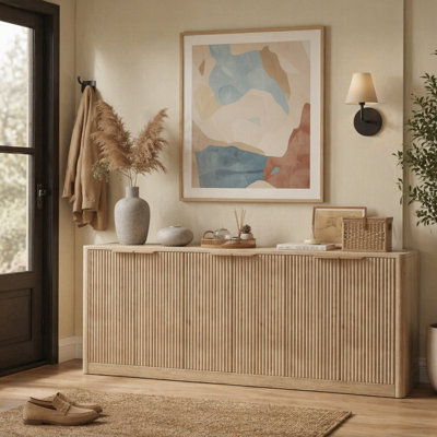 Buffet en bois naturel avec porte à lattes et tablette réglable