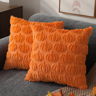 Housses de coussin d'automne 45x45 cm (lot de 2) motif citrouille orange, décoration automnale pour la maison. Ensemble de 2 housses de coussin décoratives en fausse fourrure douce et peluche, pour canapé, fauteuil, chambre, salon et décoration intérieure.