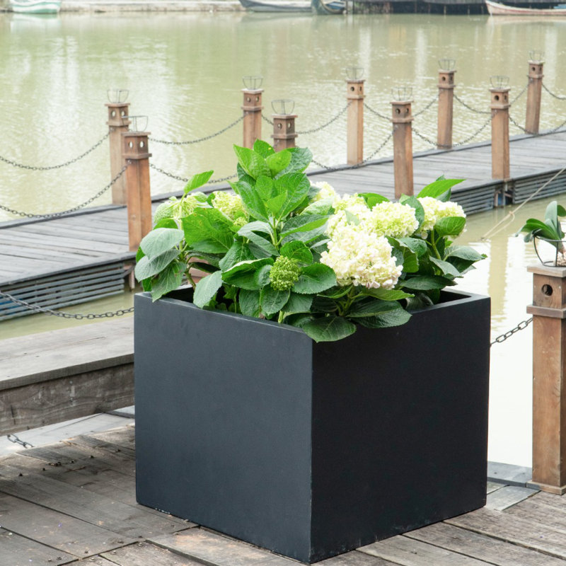 Pot de fleurs en fiberstone, Noir