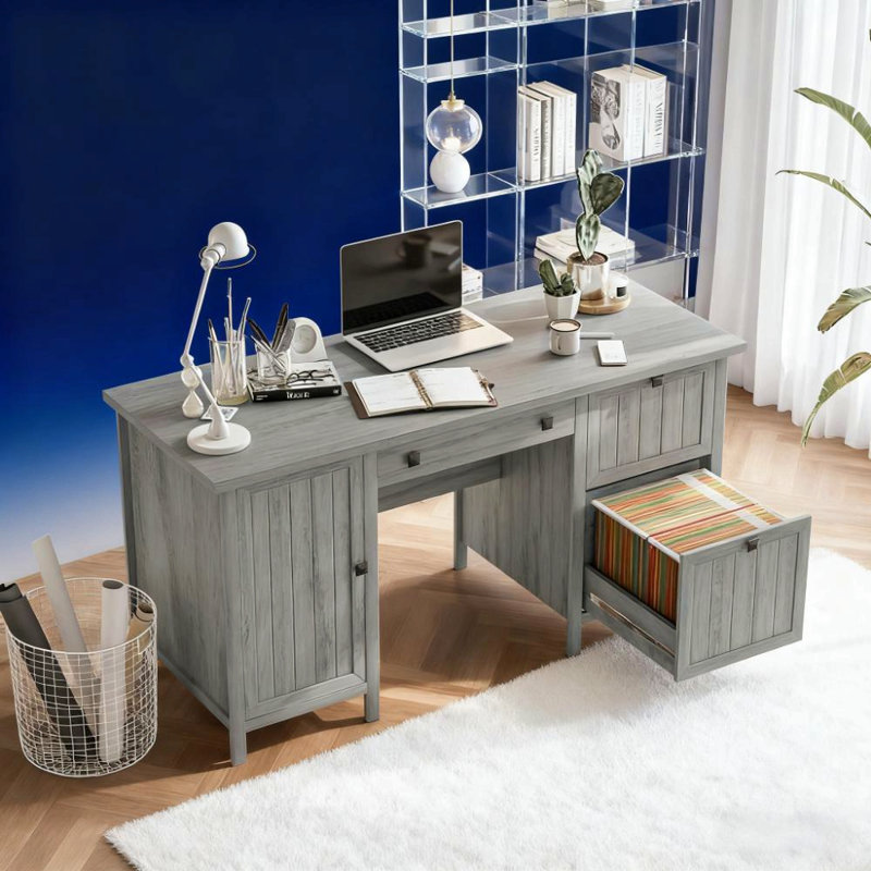 Bureau d'ordinateur de bureau rétro