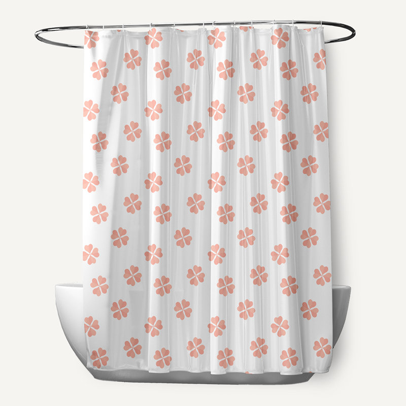 Lucky Patch Shower Curtain, Rouge délavé au soleil