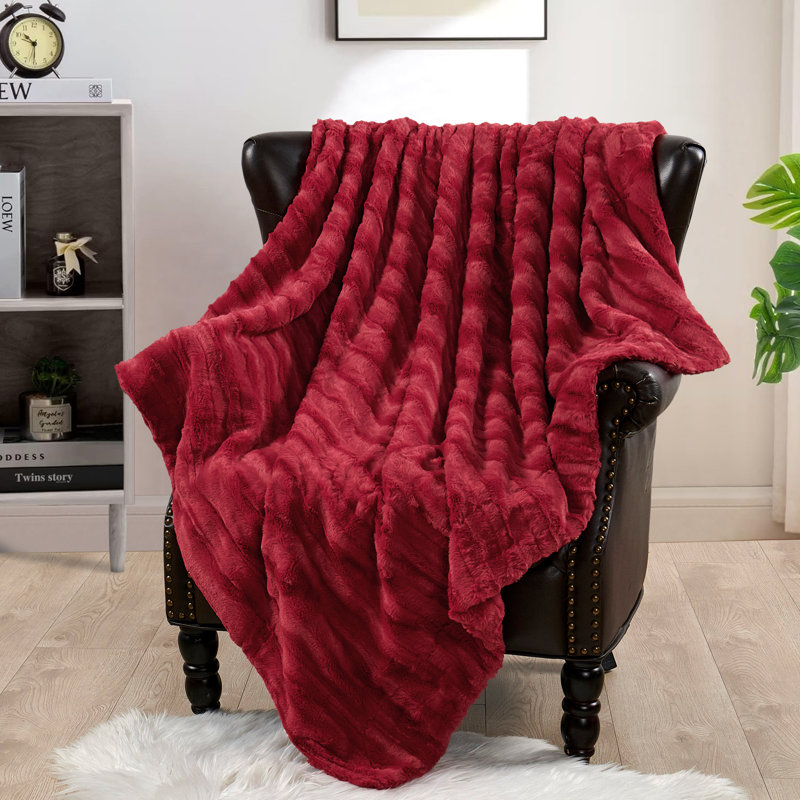 Jeté en fausse fourrure Derby, Rouge pimenté, l 50 po x L 60 po