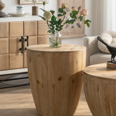 Paire de tables basses en forme de seau, idéales pour différentes pièces. Matériaux : sapin et bois. Espace de rangement. Charge maximale : 100 kg. Aucun assemblage requis. Nettoyage facile à l'huile antique. Couleur naturelle, style vintage.