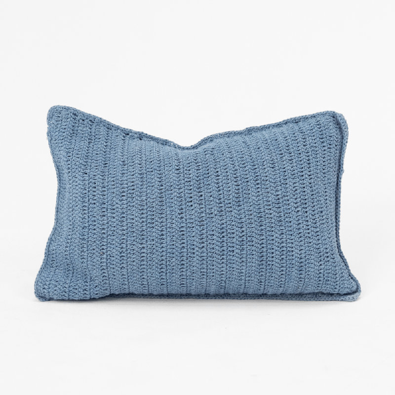 Coussin lombaire au crochet bleu 35 x 53 cm
