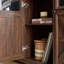 Armoire rustique polyvalente avec de multiples options de rangement et une conception attrayante, parfaite pour organiser et améliorer l'esthétique de n'importe quelle pièce.