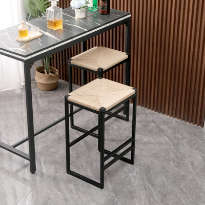 Tabourets de bar sans dossier (lot de 2) - Assise en corde de fer et de papier, Décoration élégante, Antidérapants, Capacité de charge : 100 kg, Dimensions : 40 cm (L) x 34 cm (l) x 64 cm (H). Structure métallique robuste. Style élégant. Capacité. Parfait pour la maison.