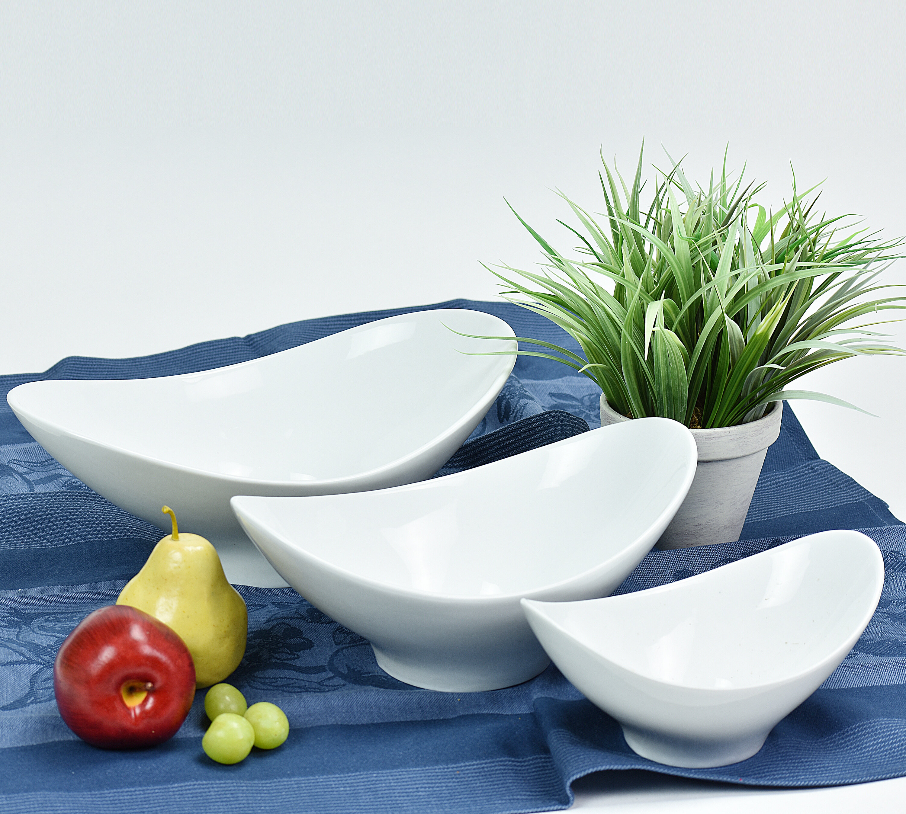 https://assets.wfcdn.com/im/63600700/compr-r85/1290/129079927/charlton-home-hoai-ceramic-fruit-bowl.jpg