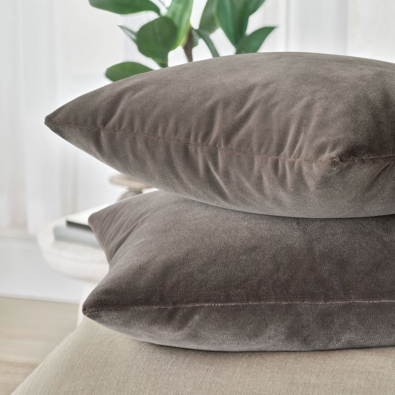 Coussin Capra Capra, 20 po x 20 po, Loutre