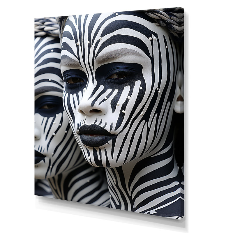 Décoration murale en toile «White Mursis Pride in Afrique» - Tribal africain, Toile tendue, 44" H x 34" W