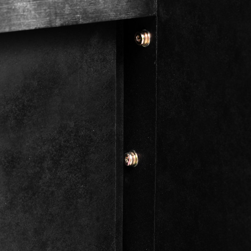 Trois tables de style antique noir avec touche décorative: buffet, console, café charmant et fini