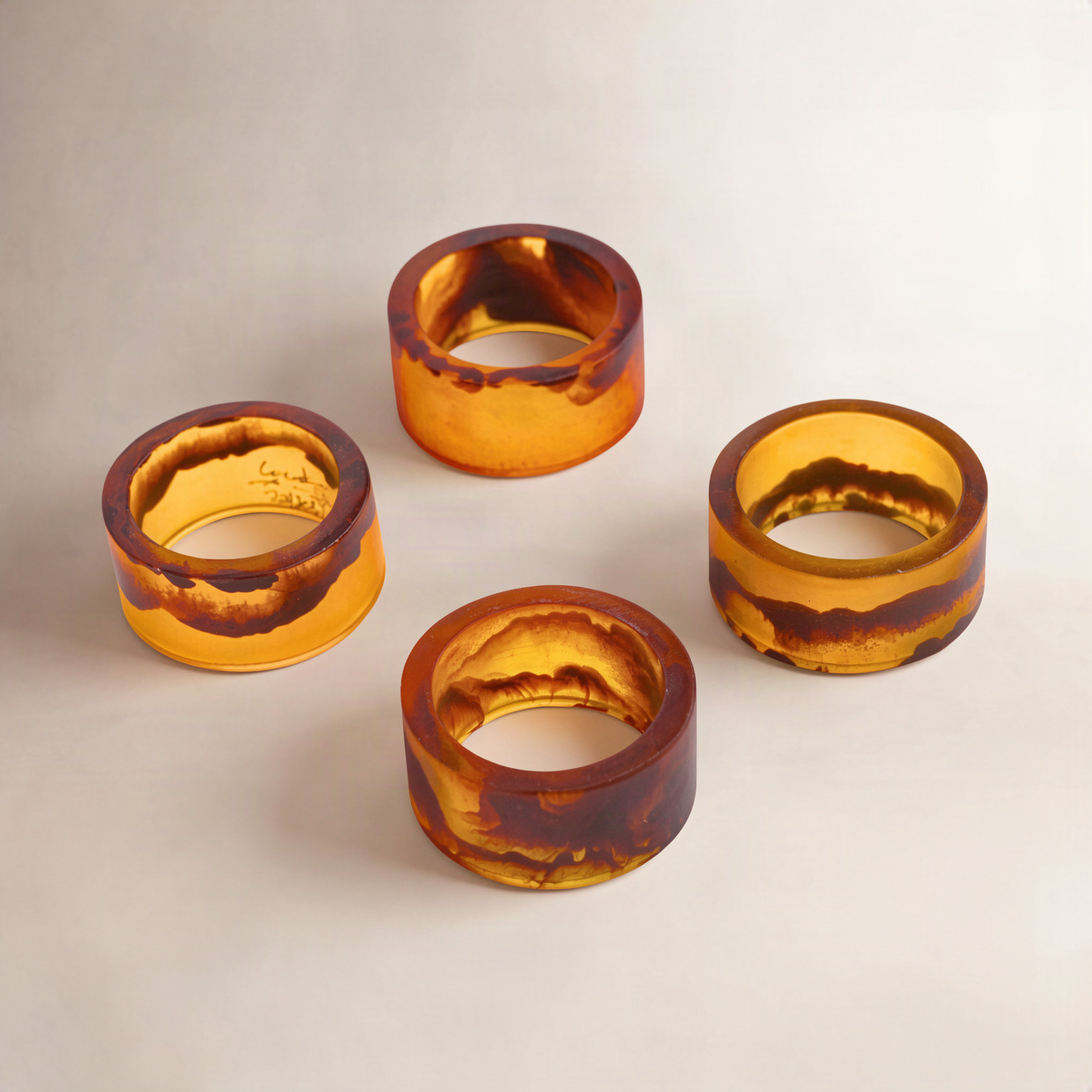 Lucente Tortoise Shell Napkin Ring Set, Orange/Black