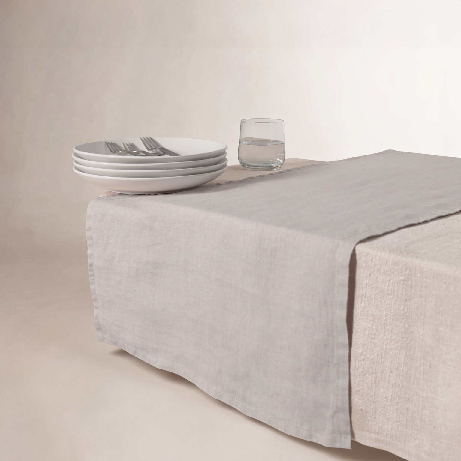 Valle Table Runnner, Light Gray