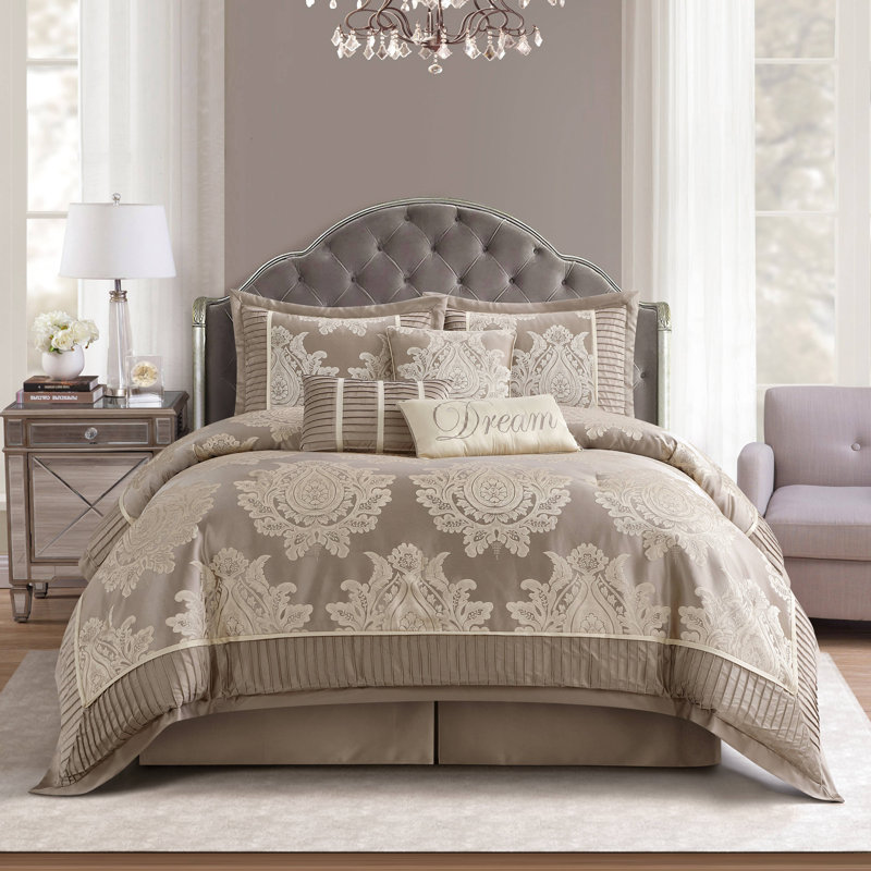 Ensemble d'édredon damassé traditionnel 7 pièces Therese, Édredon de grande taille et 6 pièces supplément, Beige