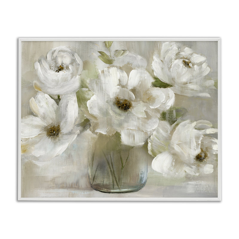 Doux pétales blancs dans un vase, estampe numérique, design par Nan, Encadrement giclée blanc côtier, H 24 po x l 30 po