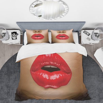 Sexy Lips Beautiful Make-Up Close-Up Kiss - Modern Duvet Cover Set - Microfiber Polyester