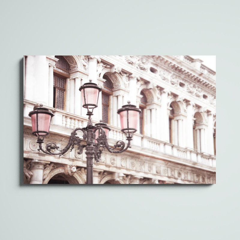 Photographie de Venise sur lanternes roses I, H 32 po x l 48 po