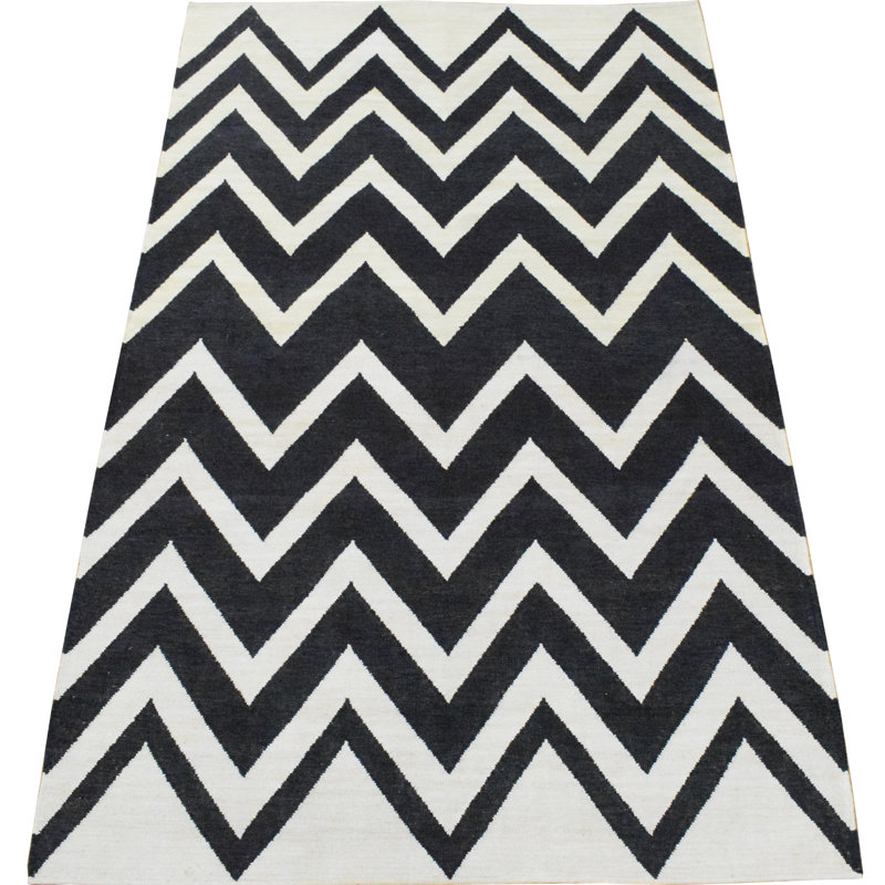 Solley Chevron Indoor / Outdoor Rug, Rectangle 2' x 3'