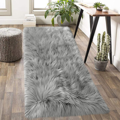 Heustis Faux Sheepskin Indoor Rug