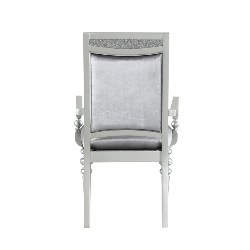 De 2 chaises avec accoudoirs - Revêtement en tissu doux et structure en bois pour une expérience de repas confortable Conception sophistiquée avec élégance des sièges rembourrés