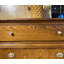 Commode d'appoint style ancien style rétro