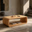 Table basse minimaliste en bois clair naturel, structure ouverte arrondie en bois massif avec rangement ouvert à 2 niveaux, table d'appoint rectangulaire basse