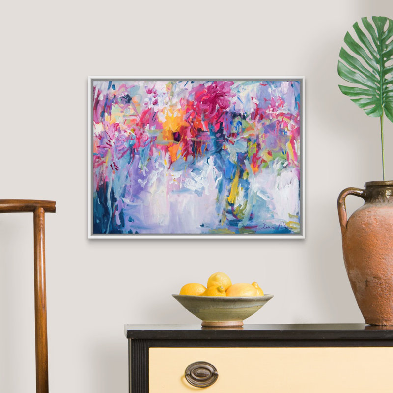 Reproduction d’art sur toile, "fleurs dans ma main" par Amira Rahim, Toile blanche encadrée, H 20 po x l 26 po x P 1,75 po