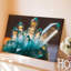 Toile, gros plan, grappe de cristaux muraux translucides chatoyants dans des tons de turquoise et de bleu avec art mural sur toile-1906860307
