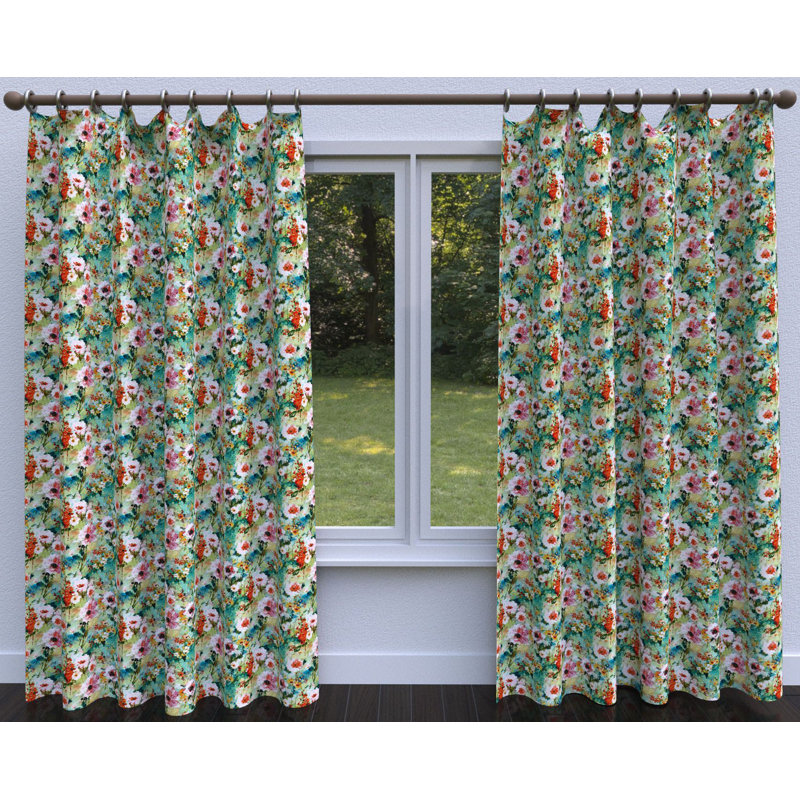 Tissu à imprimé floral