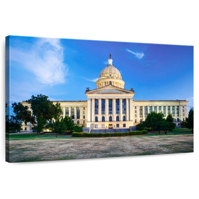 Nicci Capitol Building In Oklahoma