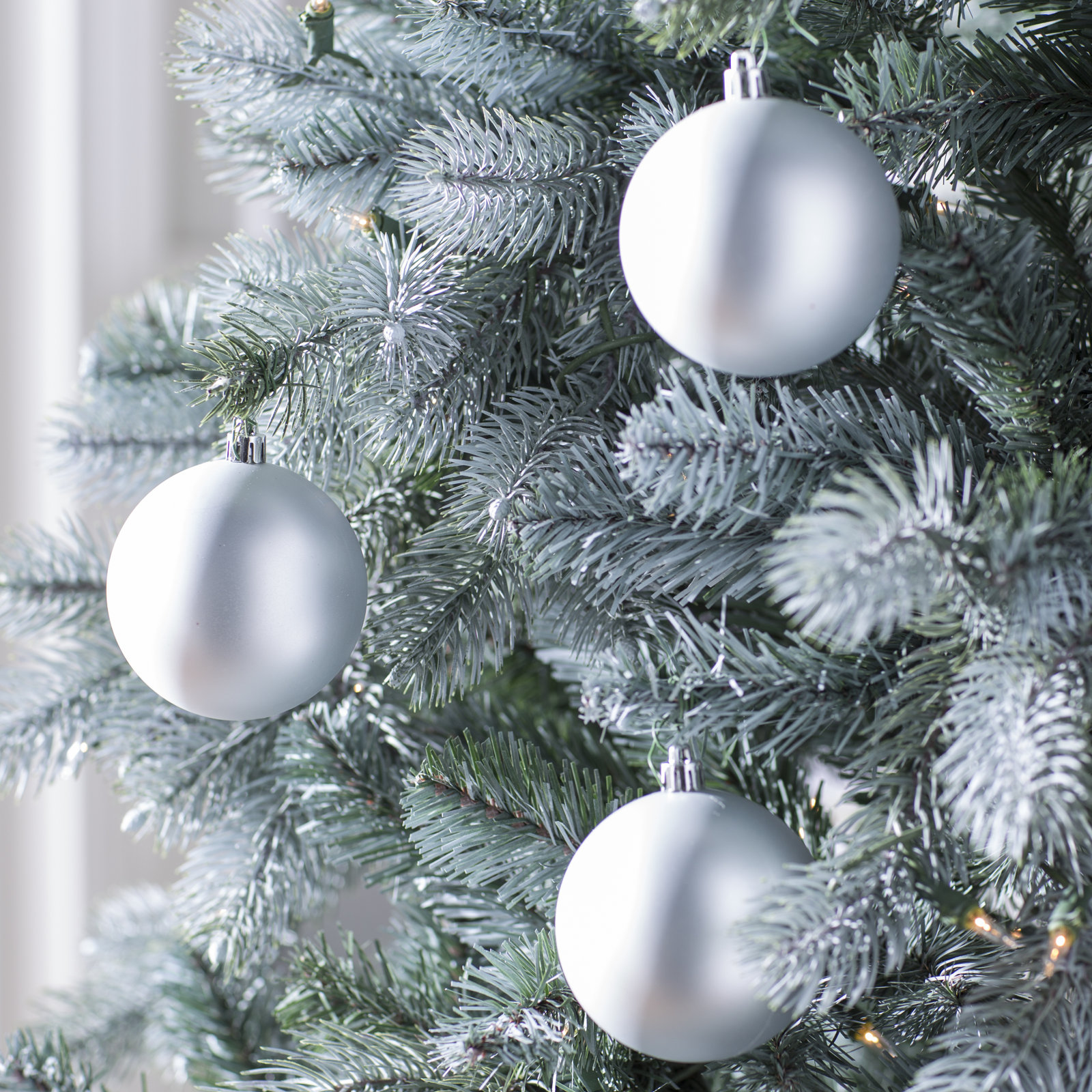 The Holiday Aisle® 3" Shatterproof Bauble, 2.75" H x 2.75" W x 2.75" D, Silver