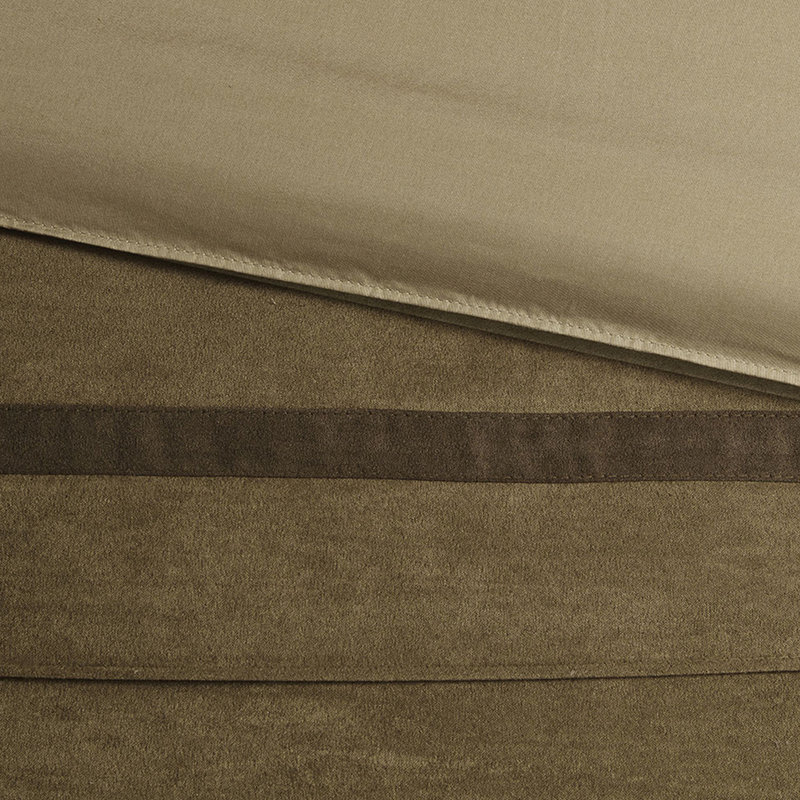 Ensemble d'édredon pour chambre 7 pièces en faux suède avec détails de broderie