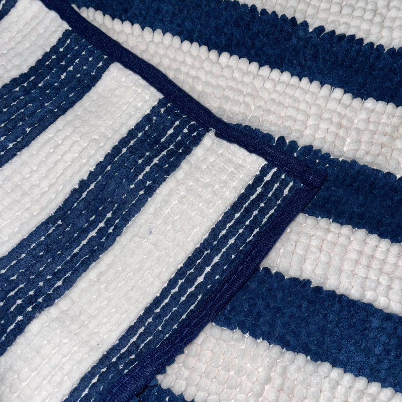 Tapis de salle de bain 47 po x 27 po, Bleu / blanc