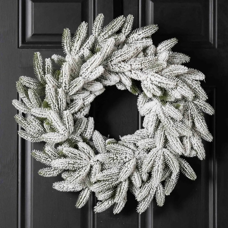 Couronne de Noël enneigée enneigée pour l'hiver - 22 po