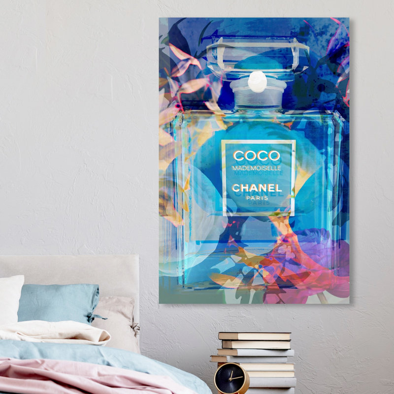 «Fashion and Glam Circe Perfume», bleu glamour - impression, H 30 po x l 20 po, Toile tendue