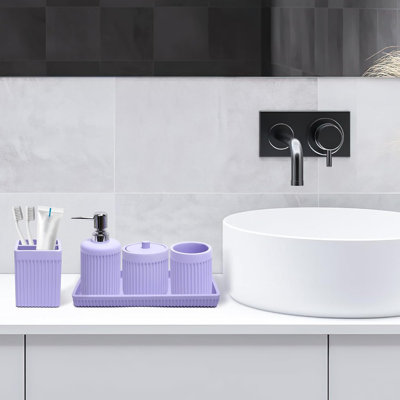Ensemble d'accessoires de salle de bain en résine mauve clair 5 pièces, distributeur de savon à lotion, porte-brosse à dents, gobelet de salle de bain, support Qtip et plateau de coiffeuse, ensemble de rangement de comptoir de salle de bain pour la maison