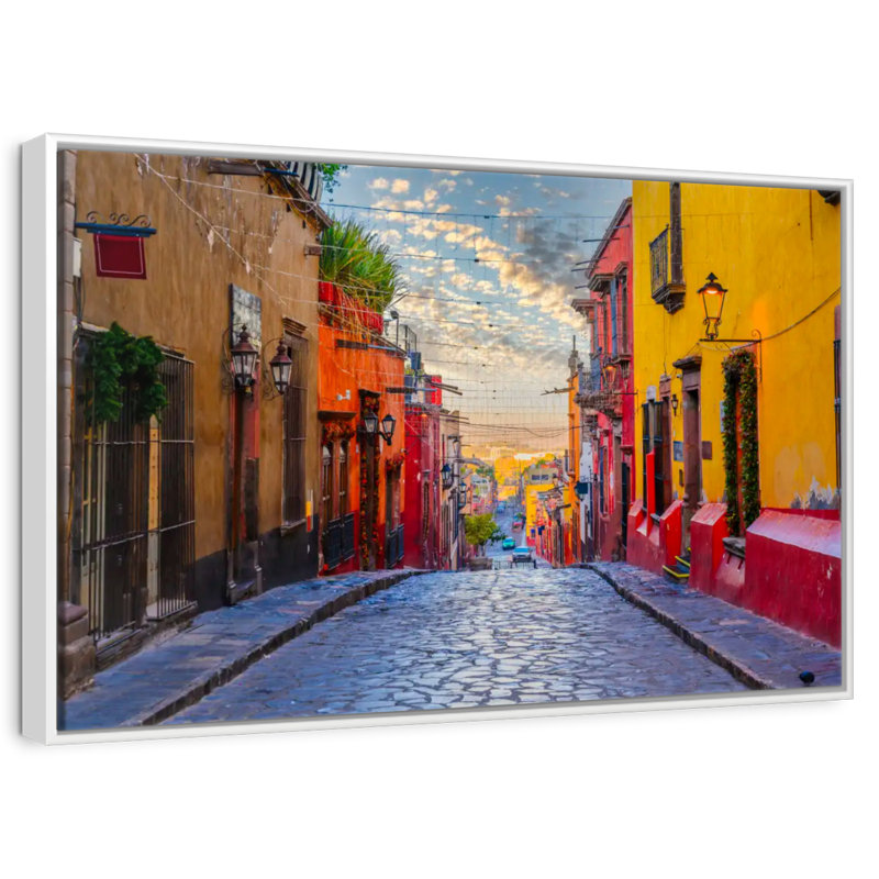 Rue San Miguel De Allende, Cadre flottant blanc, 40 po x 27 po